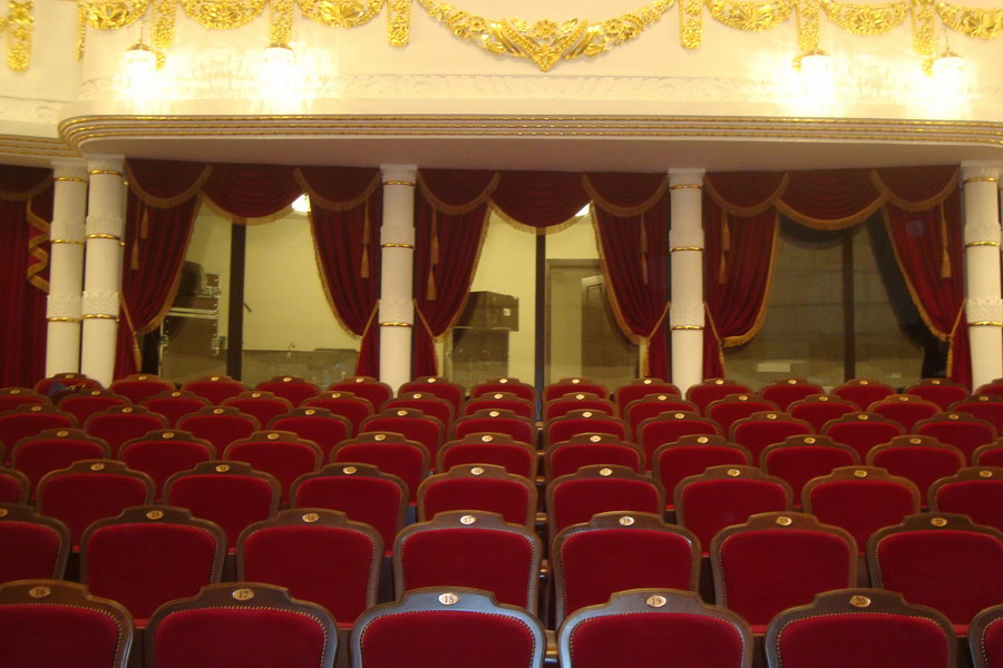 Одежда сцены: Театр оперы и балета