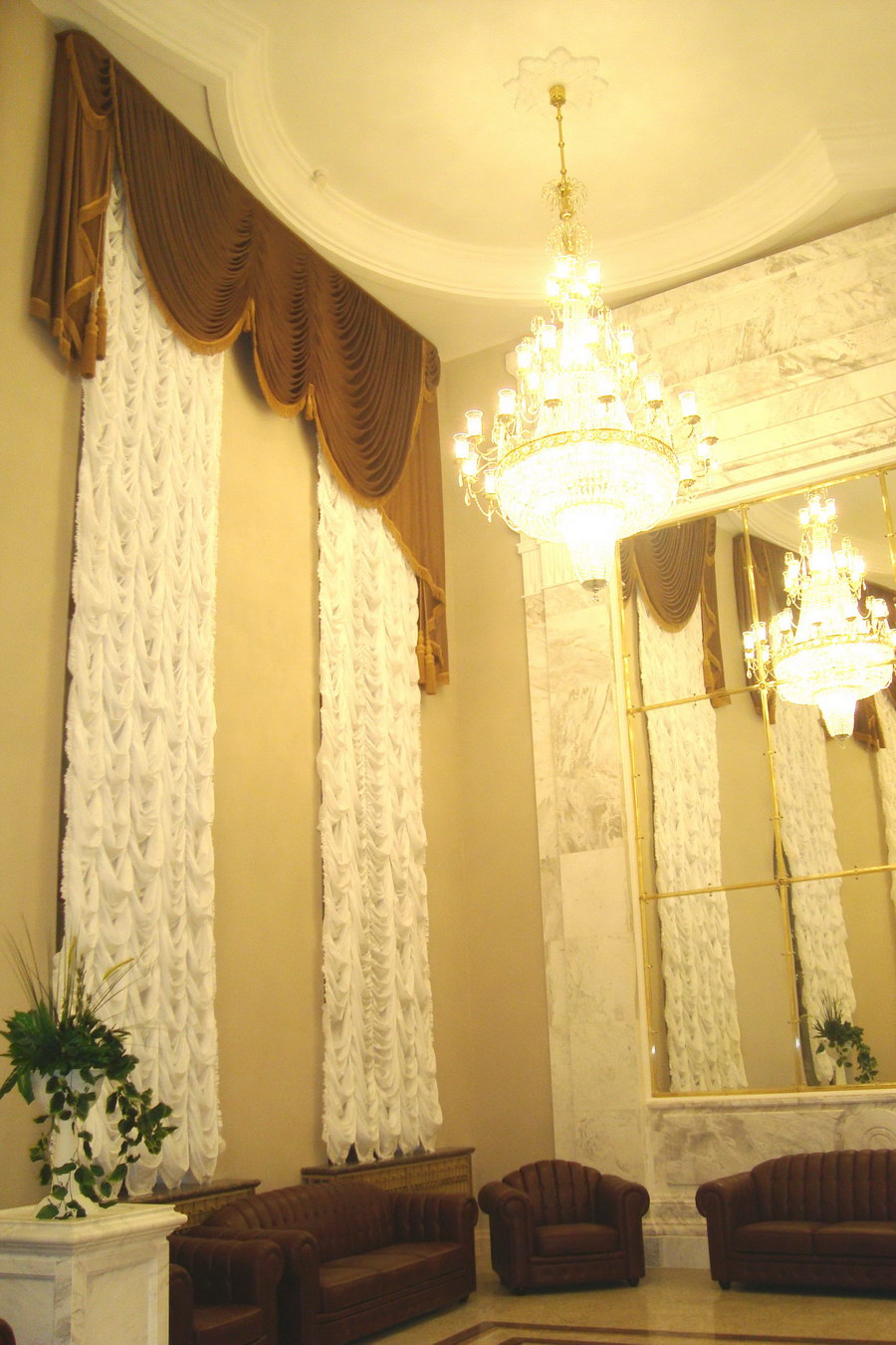 Одежда сцены: Театр оперы и балета